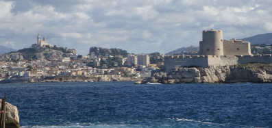 Colloque à ciel ouvert de la délégation Méditerranée de la SFHM aux îles du FRIOUL, le 28 octobre 2023 - Retour à Marseille, à bord de la navette Henri-Jacques Espérandieu, avec le château d’If à tribord